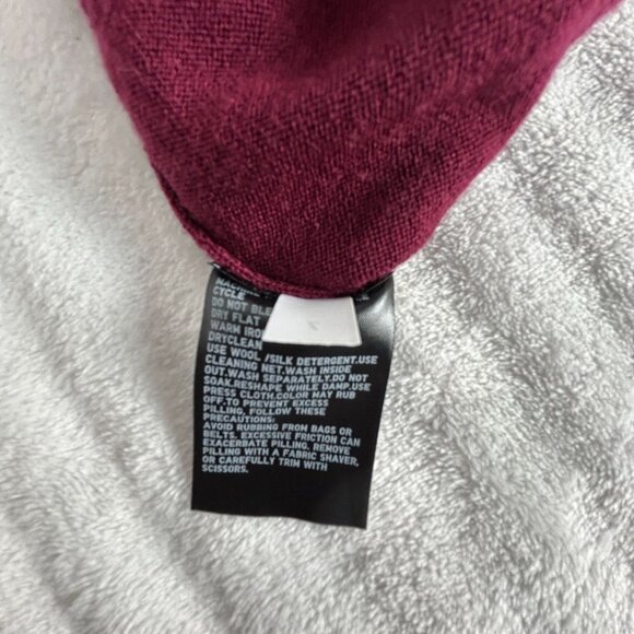 Uniqlo Unisex Small 100% Wool Crewneck Sweater Burgundy Pullover Casual Outdoor - Picture 5 of 8